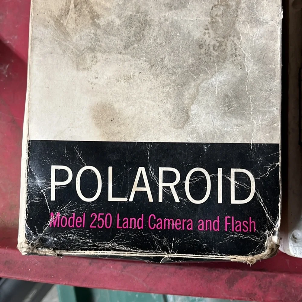 Polaroid 250 Land Camera with Flash
